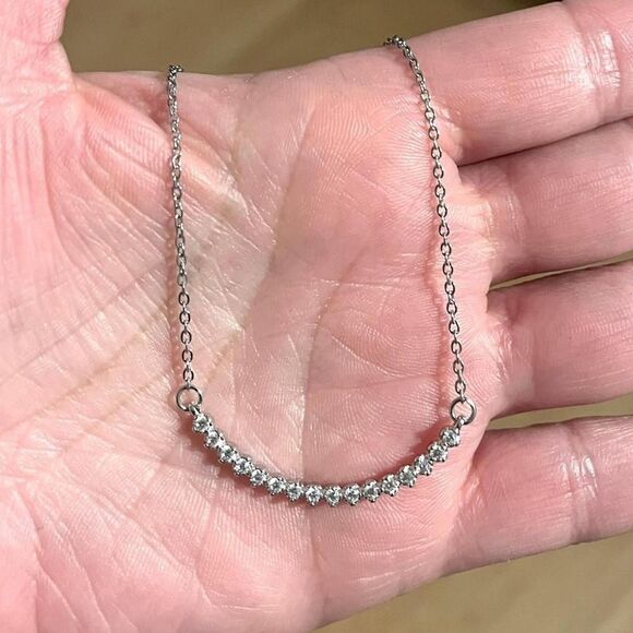 The Minimalist White sapphire heart and sterling necklace - Picture 4 of 4